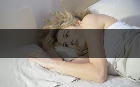 喝茶失眠怎樣才能快速入睡，這樣可以有效防止失-2