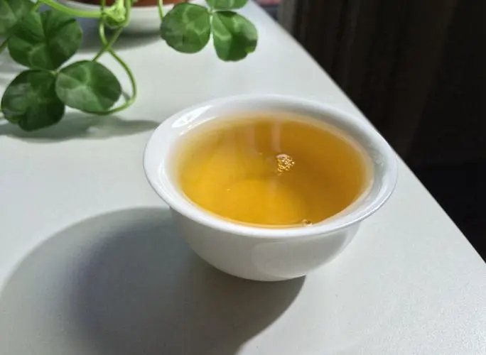 2022年一喝普洱茶肚子就熱熱的怎么回事？