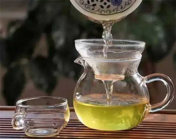 怎么快速清除茶垢？