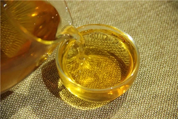 還在用自來水泡茶？難怪你泡的茶滋味不行~